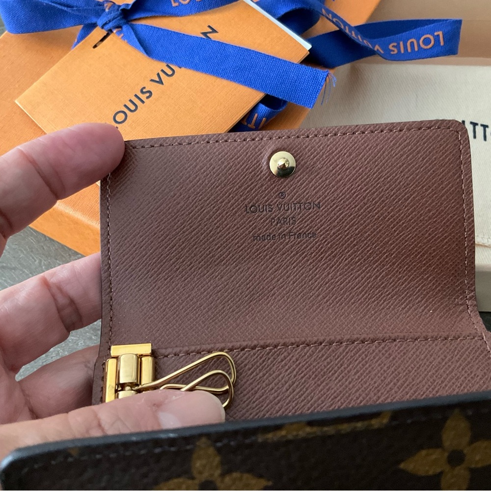 Louis Vuitton Key Holder w/ Gift Box & Dust Bag - Picture 6 of 12